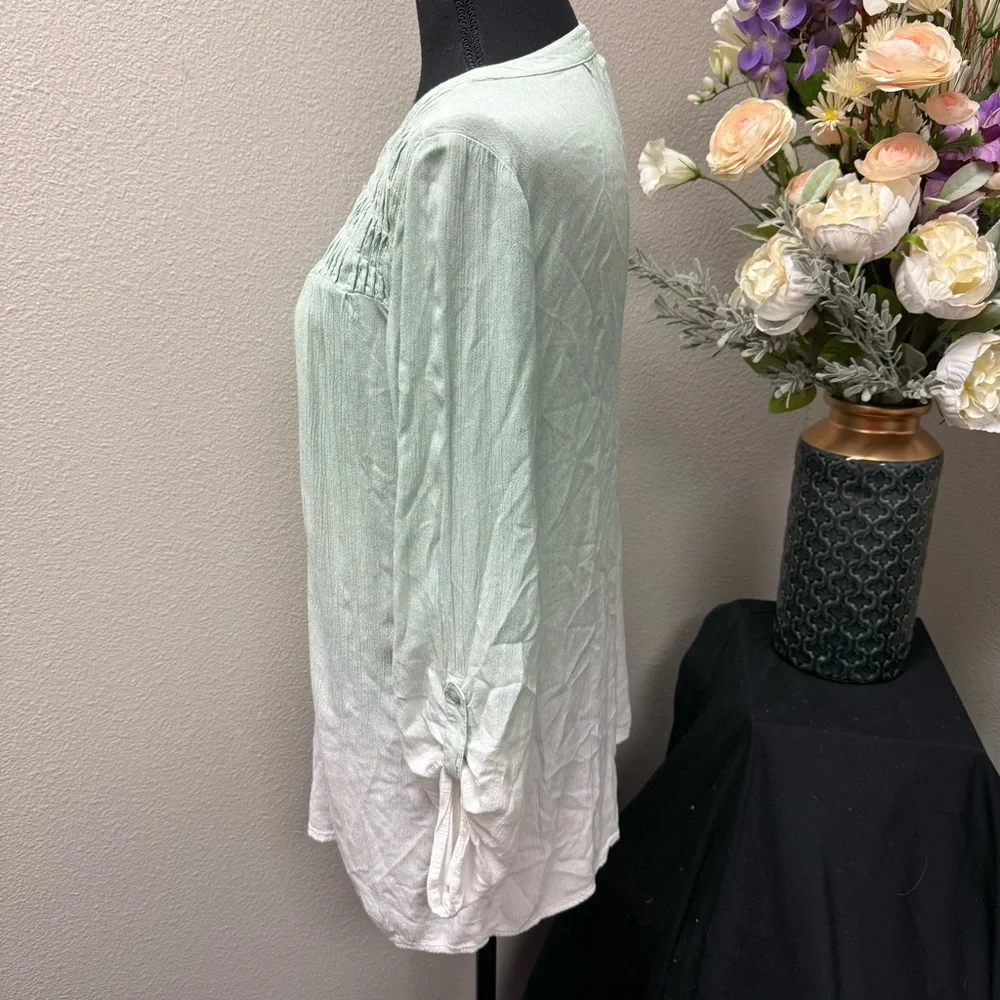 Bandolino Mint Green Button Blouse Tunic Top Size M - Picture 2 of 8